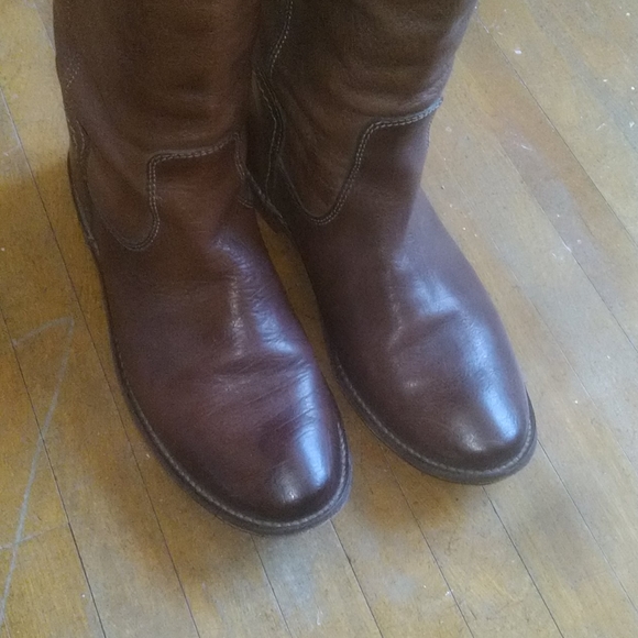 Frye Boots lightly worn - Picture 8 of 10